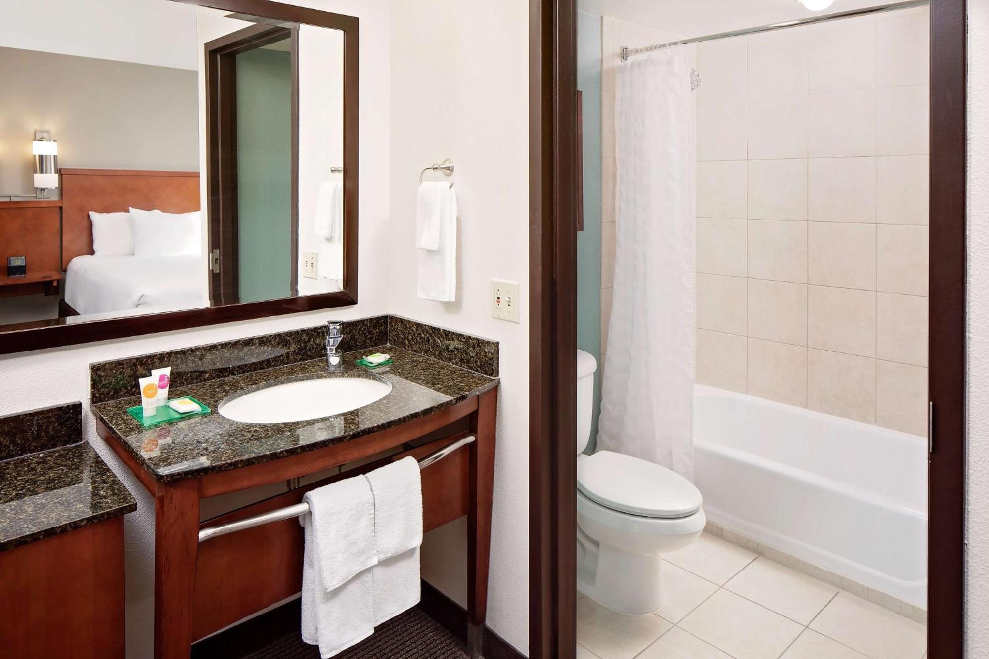 Hyatt Place Ontario/Rancho Cucamonga Экстерьер фото