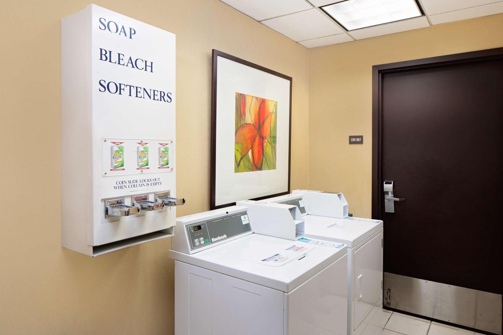 Hyatt Place Ontario/Rancho Cucamonga Экстерьер фото