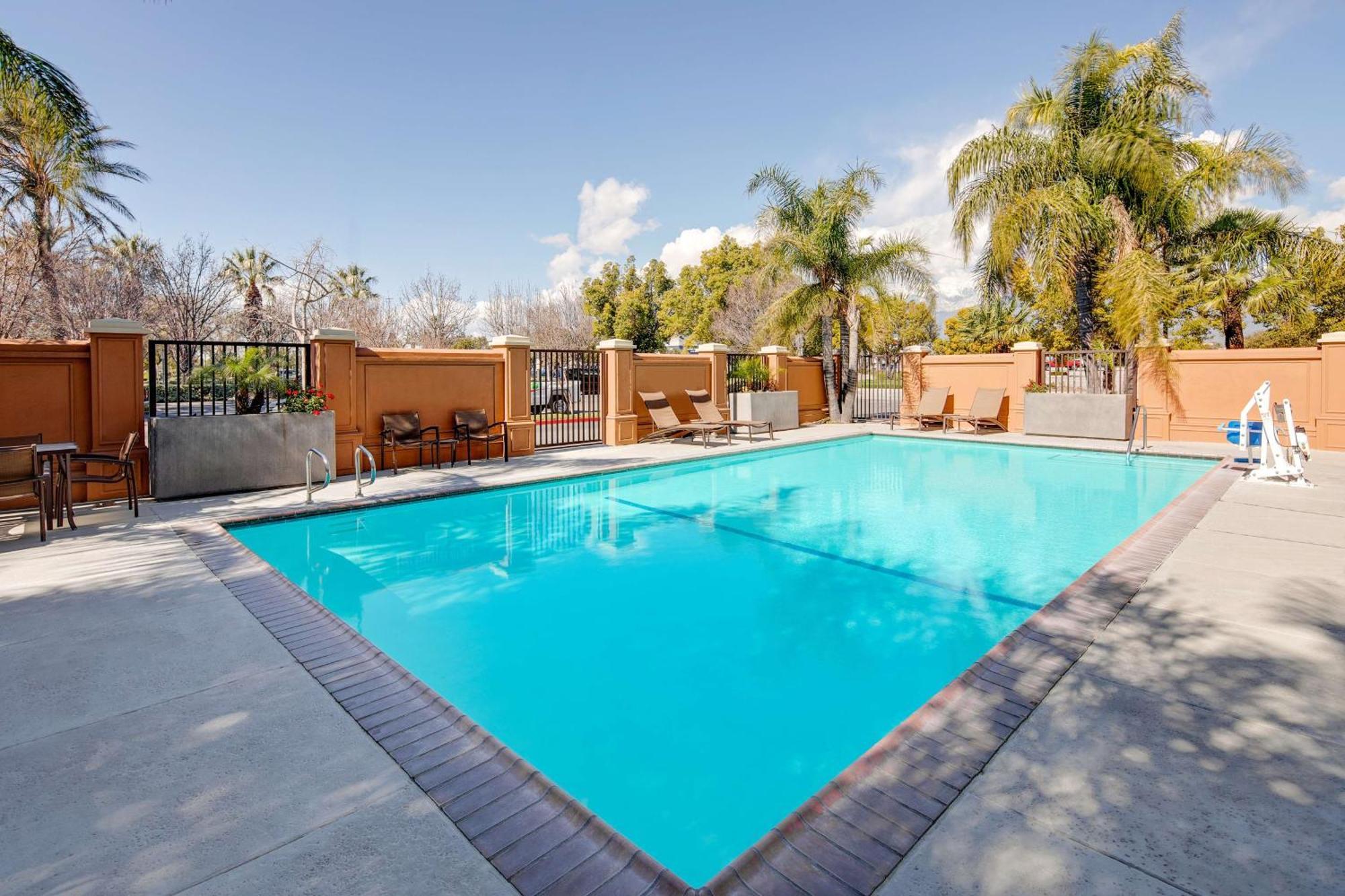Hyatt Place Ontario/Rancho Cucamonga Экстерьер фото